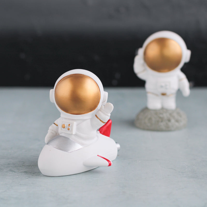 Table Astronauts - Showpiece | Home decor item | Room decoration item
