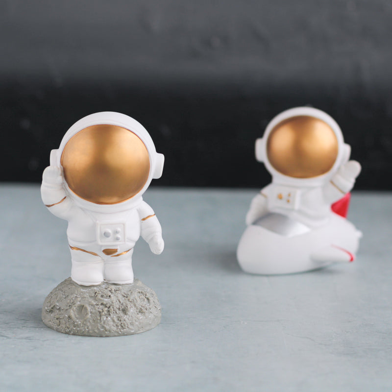 Table Astronauts - Showpiece | Home decor item | Room decoration item