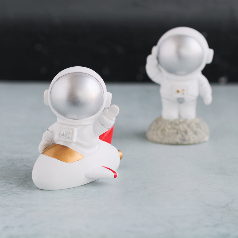 Table Astronauts - Showpiece | Home decor item | Room decoration item