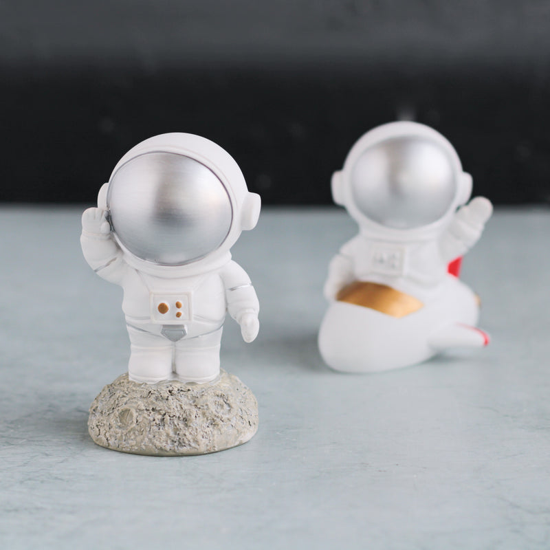Table Astronauts - Showpiece | Home decor item | Room decoration item