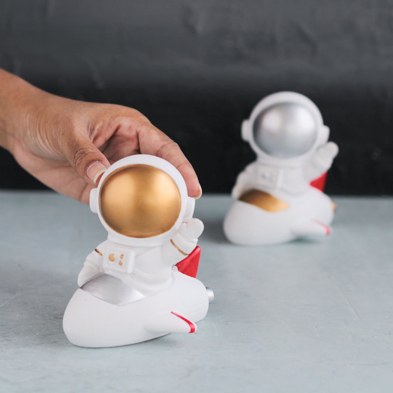 Table Astronauts - Showpiece | Home decor item | Room decoration item