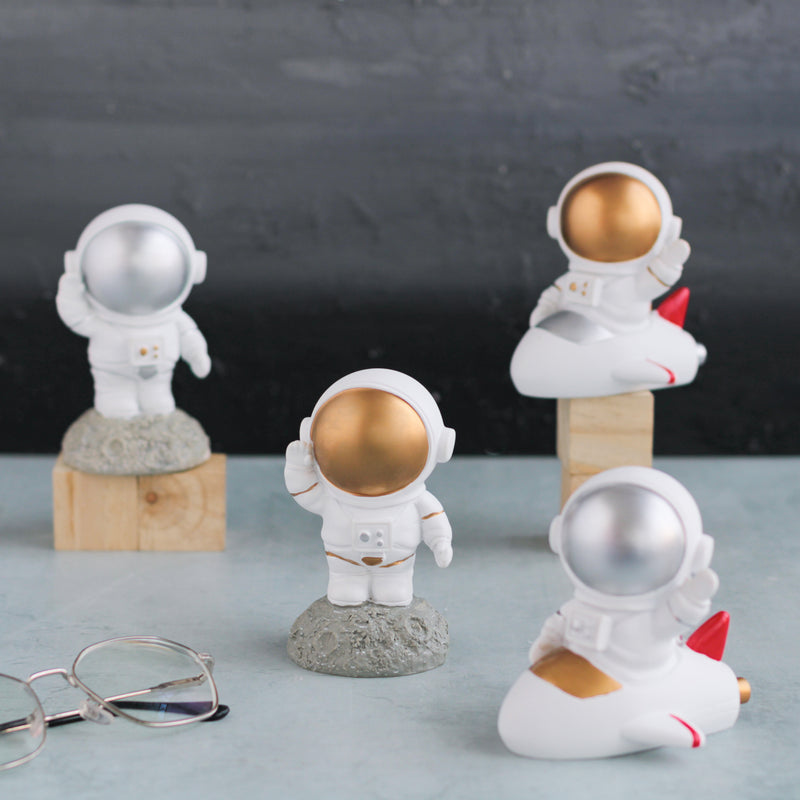 Table Astronauts - Showpiece | Home decor item | Room decoration item