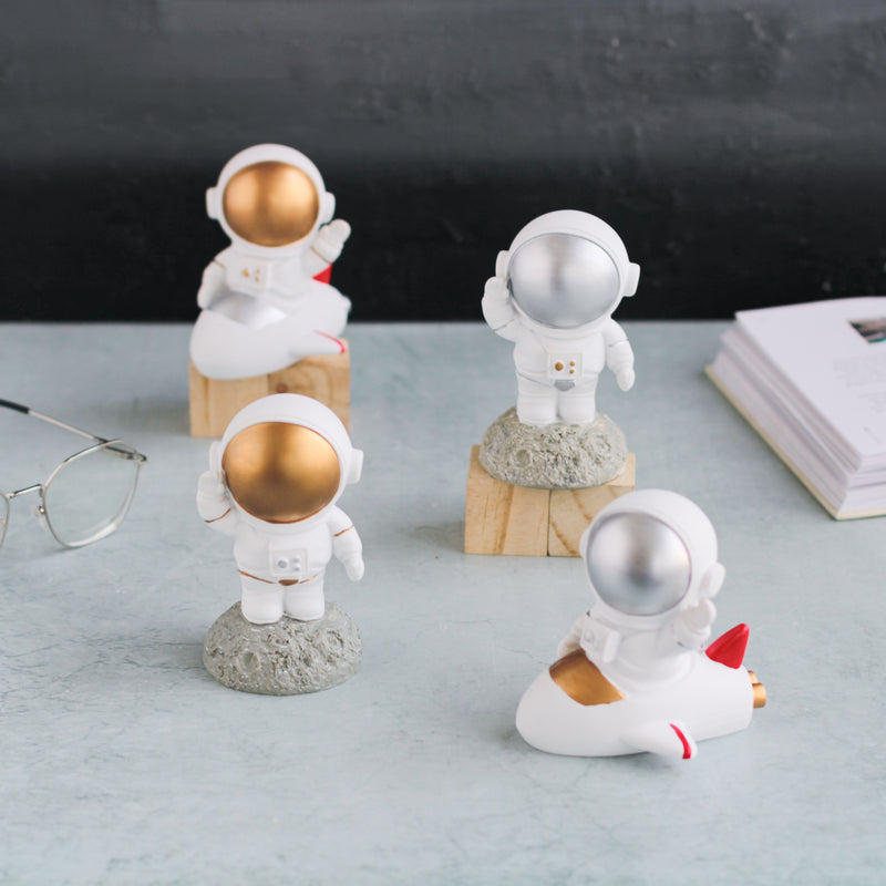 Table Astronauts - Showpiece | Home decor item | Room decoration item