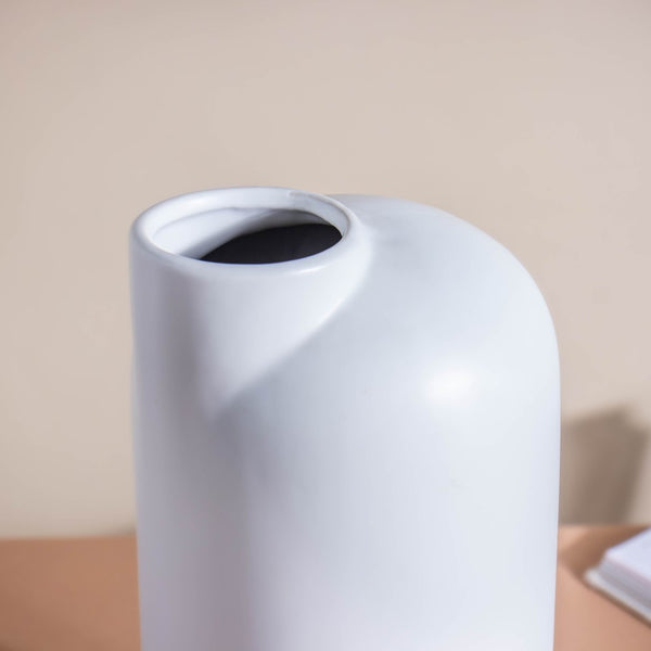 Flugen White Ceramic Vase