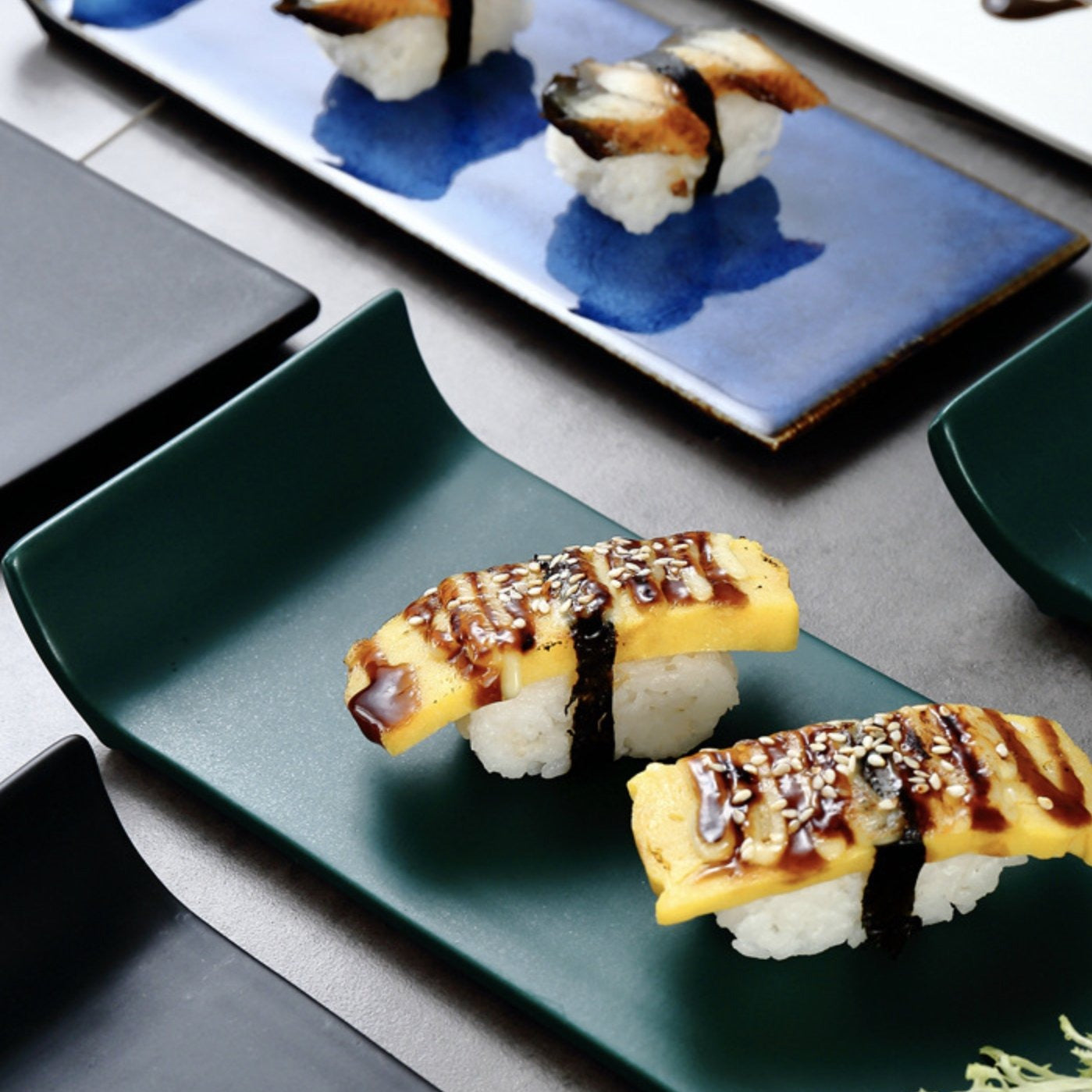 Sushi serving clearance plates