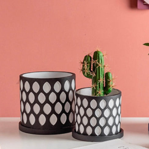 Black Scalloped Pot Large - Indoor planters and flower pots | Home decor items