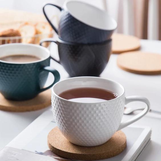 MAGNIFIQUE textured mug with cork coaster - white- Mug for coffee, tea mug, cappuccino mug | Cups and Mugs for Coffee Table & Home Decor